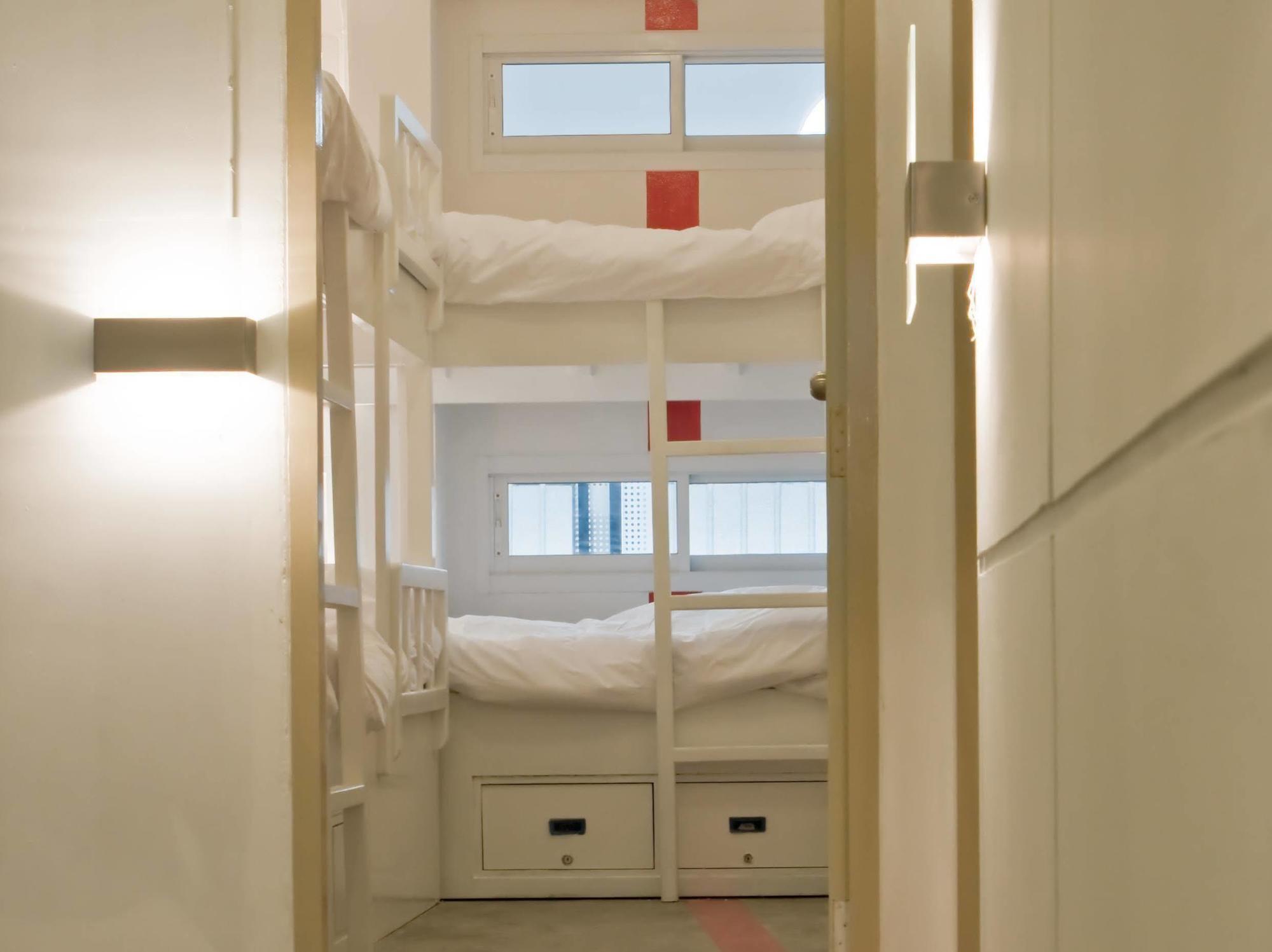 Hq Hostel Silom Bangkok Exterior photo