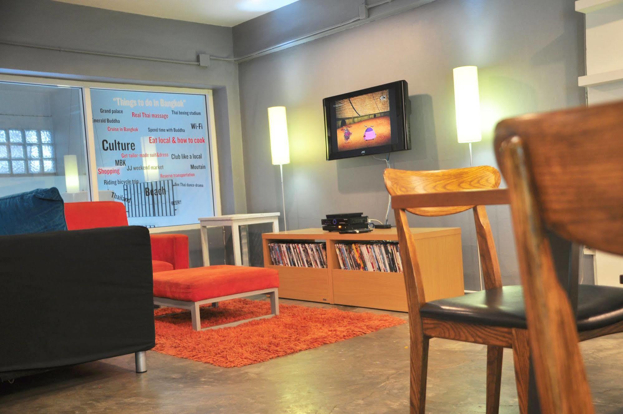 Hq Hostel Silom Bangkok Exterior photo