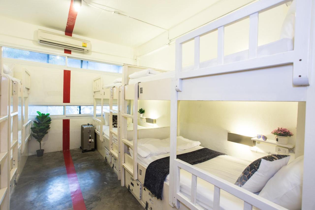 Hq Hostel Silom Bangkok Exterior photo