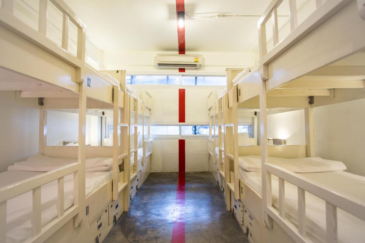 Hq Hostel Silom Bangkok Exterior photo