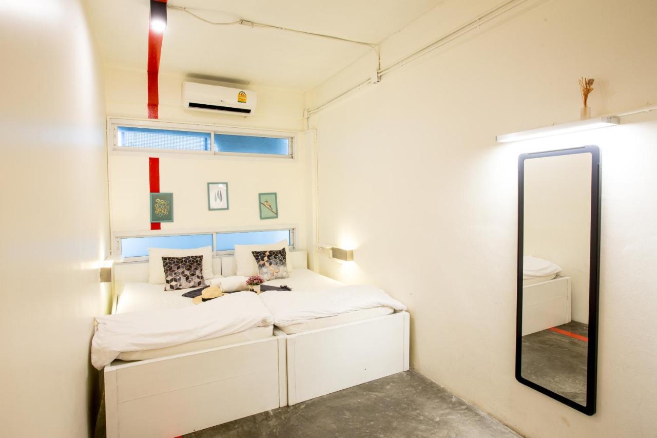 Hq Hostel Silom Bangkok Exterior photo