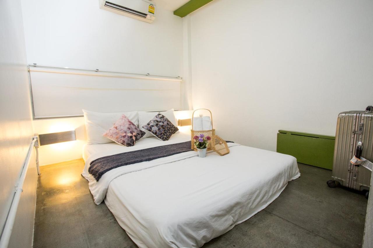Hq Hostel Silom Bangkok Exterior photo